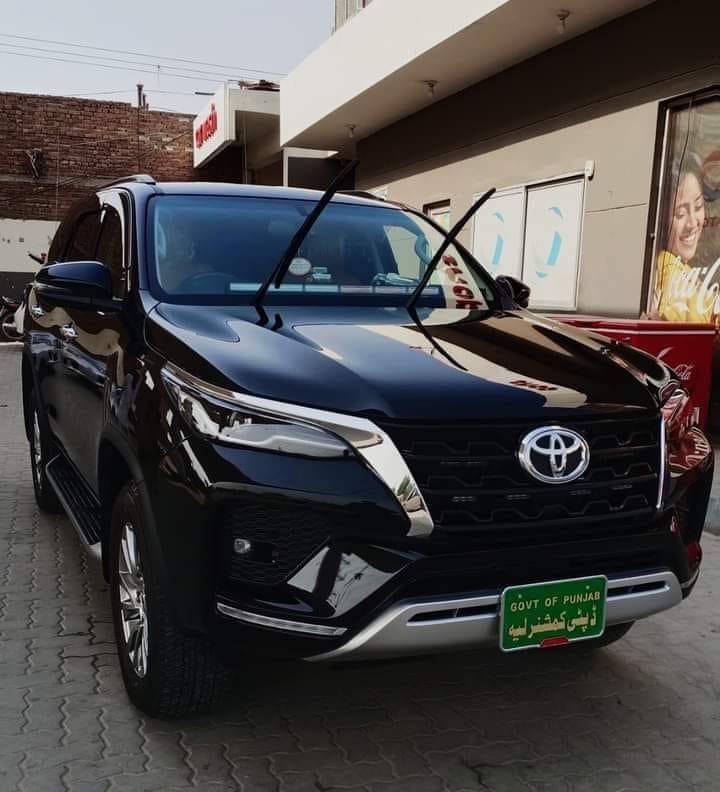Punjab bureaucracy luxuries 1